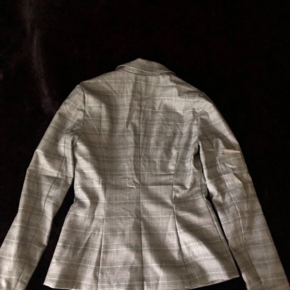 Blazer - Picture 4 of 4